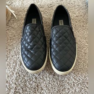 Size 8 Steve Madden Quilted Shoes